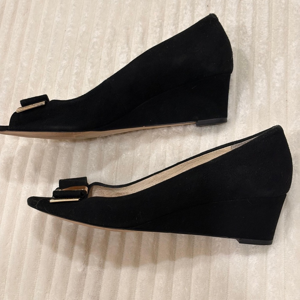 Michael Kors Kiera open toe wedge suede black. Elegant shoe 7 1/2